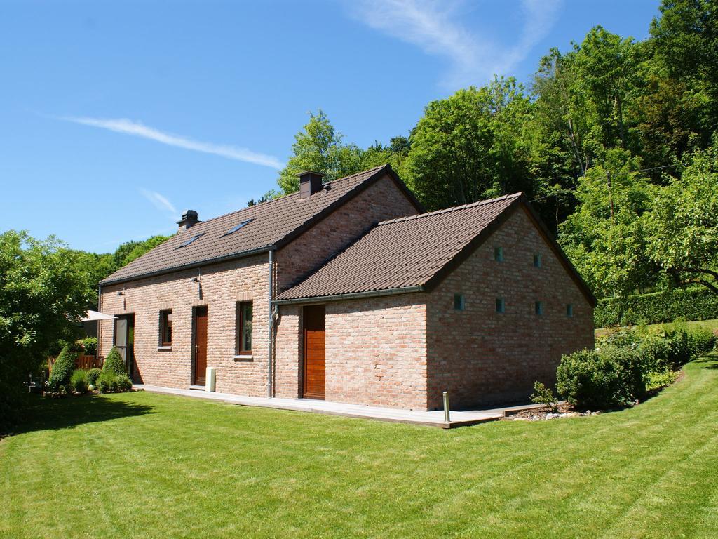 Modern Holiday Home In Stavelot With Fireplace Экстерьер фото