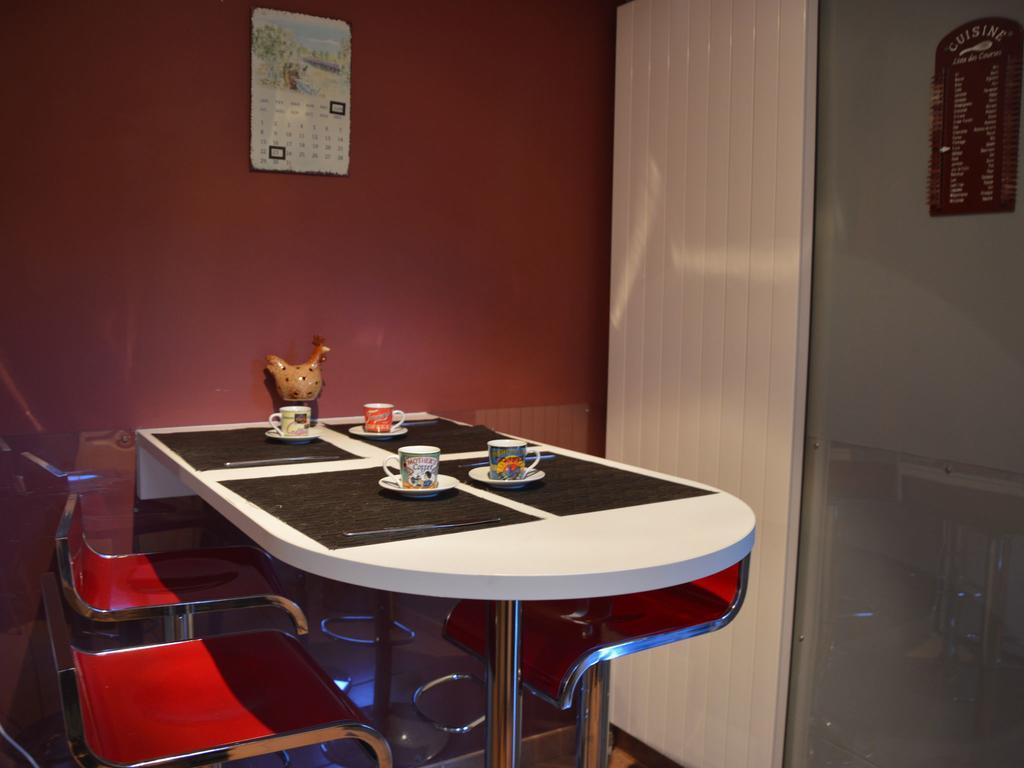 Modern Holiday Home In Stavelot With Fireplace Экстерьер фото