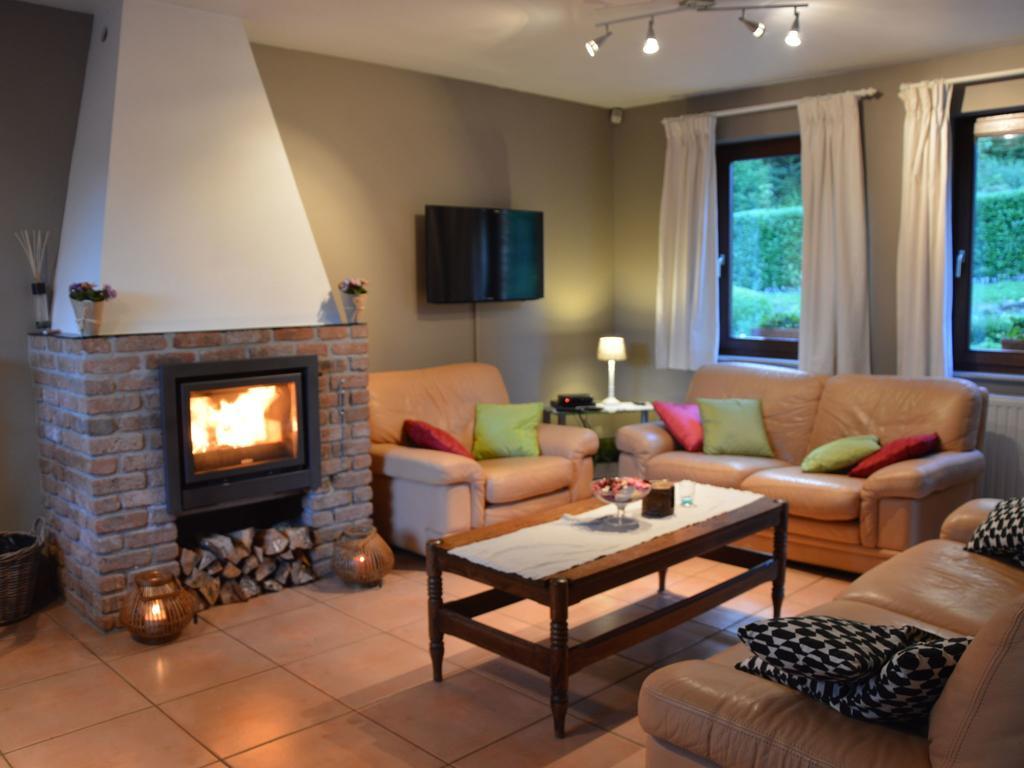 Modern Holiday Home In Stavelot With Fireplace Экстерьер фото
